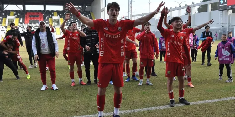 Somaspor evinde ilk kez güldü