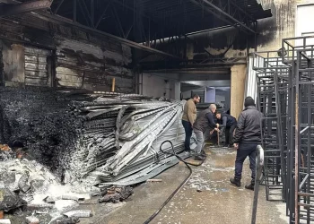 Sultanbeyli’de Yangın: İmalathane Zarar Gördü