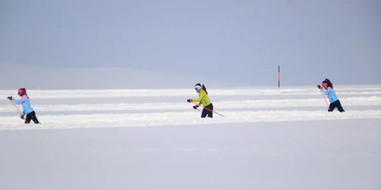 Hakkari’de Dondurucu Soğukta Kayak Antrenmanları