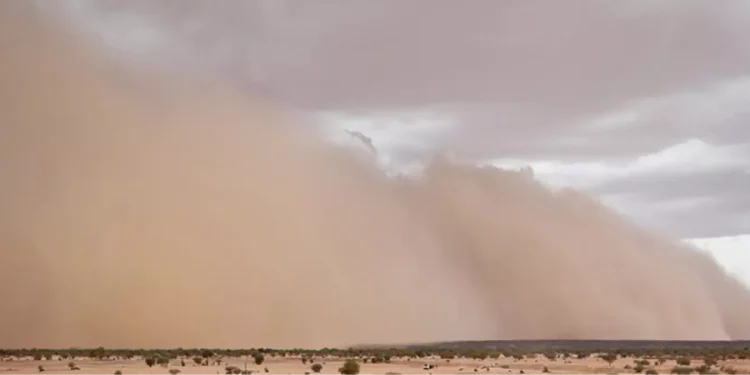 Kum fırtınası zincirleme kazaya neden oldu: 4 ölü