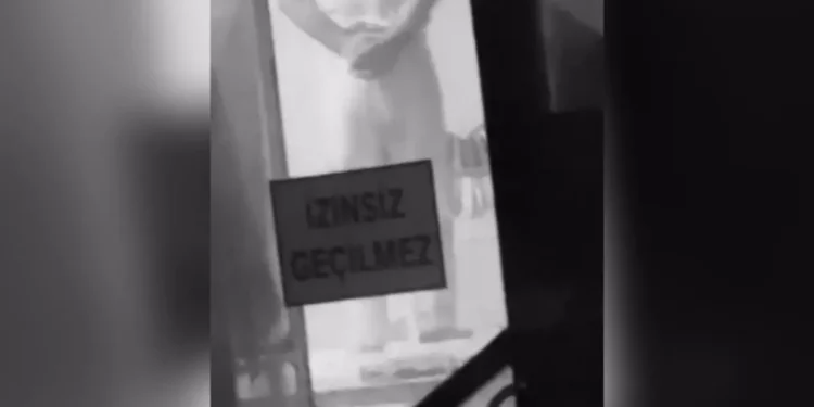 Ayaklarıyla hamur yoğurdu