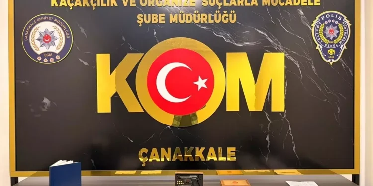 Çanakkale’de tefecilik yaptığı iddiasıyla 2 zanlı tutuklandı