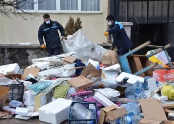Evden 25 ton çöp çıktı