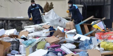 Evden 25 ton çöp çıktı