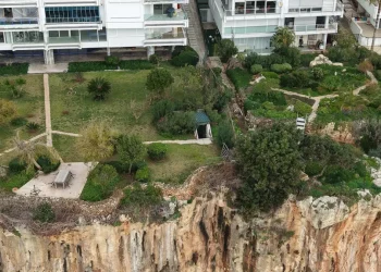 Antalya’da Kaçak Falez Yapıları Mühürlendi