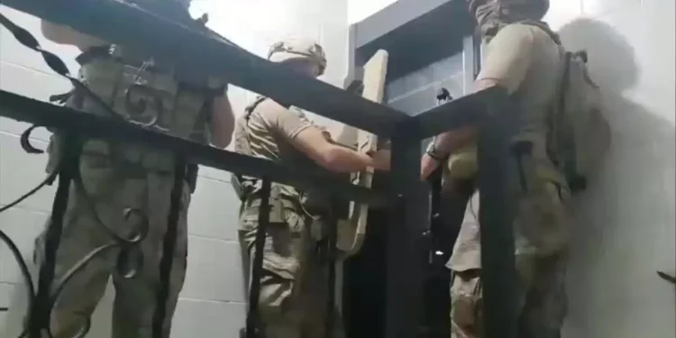 İzmir’de DEAŞ’a Operasyon: 8 Gözaltı