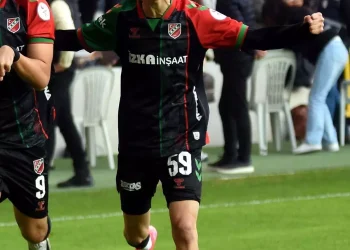 Karşıyakalı Adem’i Fenerbahçe kaptı