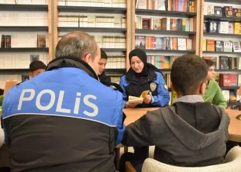 Van’da Öğrencilere Kitap Tahlili Etkinliği