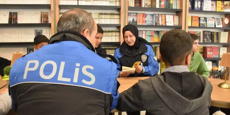 Van’da Öğrencilere Kitap Tahlili Etkinliği