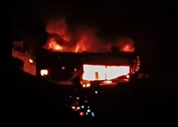 Alev alev yandı! Korkutan yangında hasar büyük