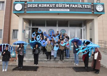 37 öğrenci ‘farkındalık’ için bir günü sadece 5’er litre suyla geçirdi