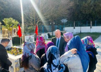 Bayram öncesinde şehitlik temizlendi