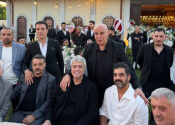 Ünlü İsimler Nikâh Şahidi Oldu, Büyük İlgi Çekti
